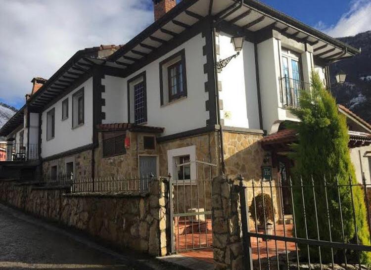 Hotel Restaurante La Carasca Orlé 외부 사진