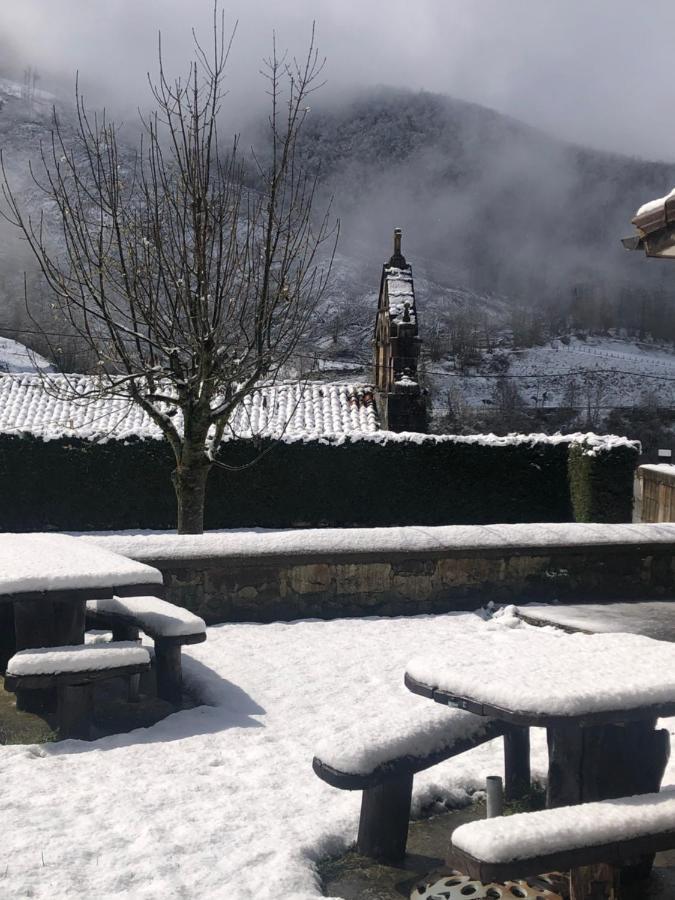 Hotel Restaurante La Carasca Orlé 외부 사진