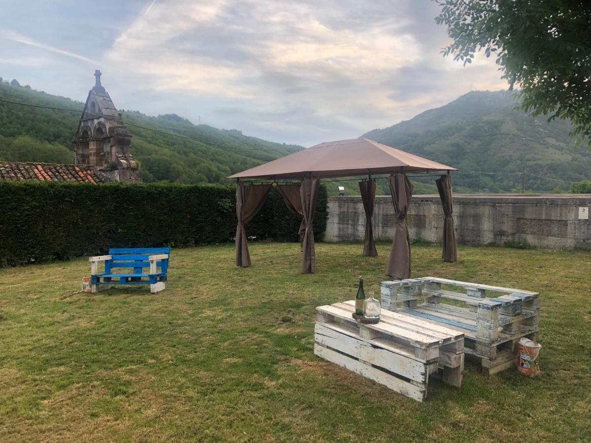 Hotel Restaurante La Carasca Orlé 외부 사진