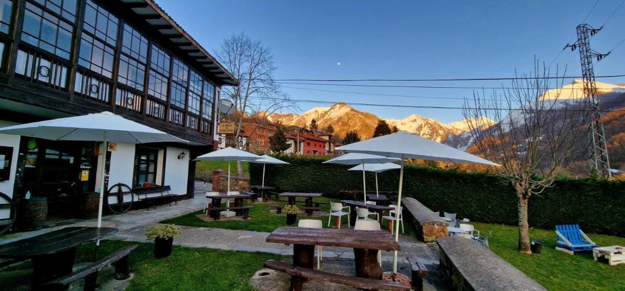 Hotel Restaurante La Carasca Orlé 외부 사진