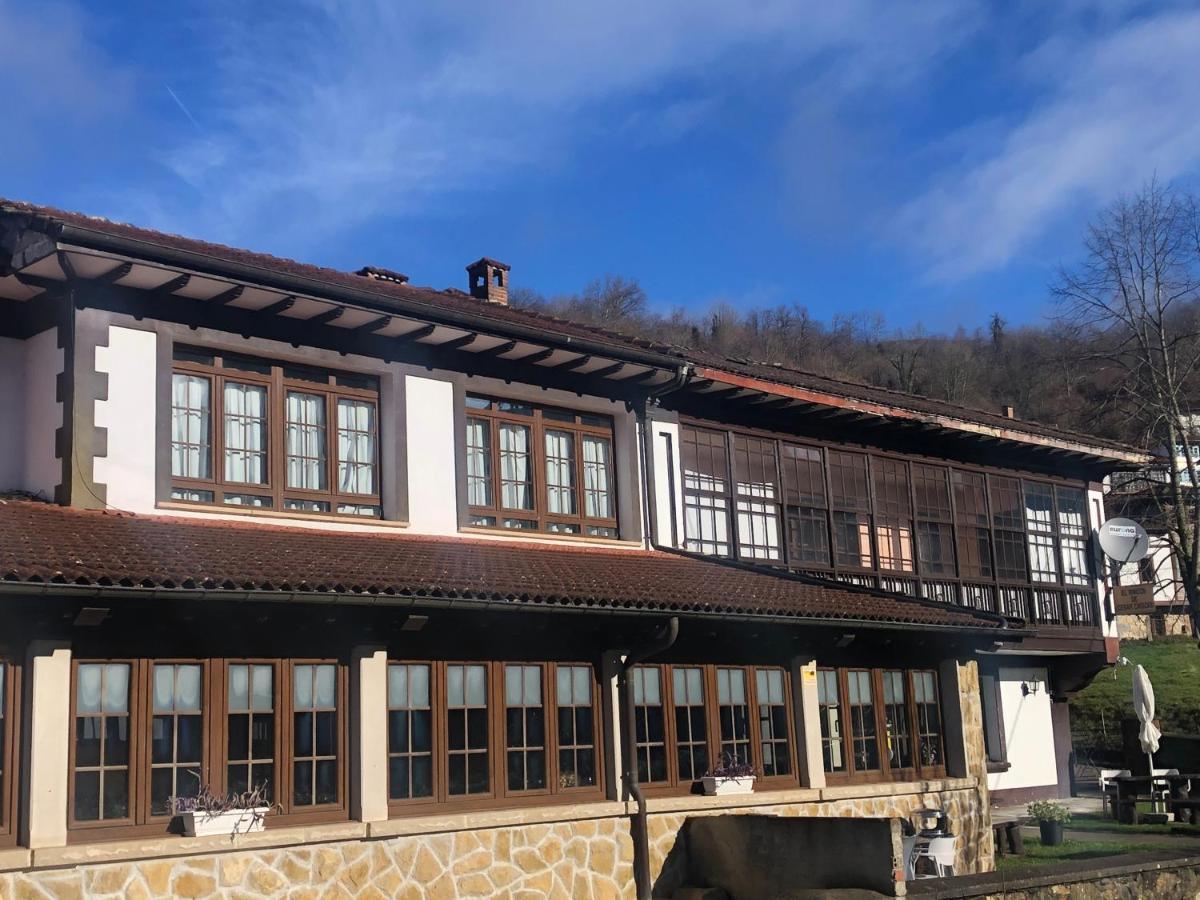 Hotel Restaurante La Carasca Orlé 외부 사진